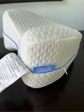 Contour leg pillow